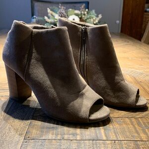 Manhattan open toe boots size 9